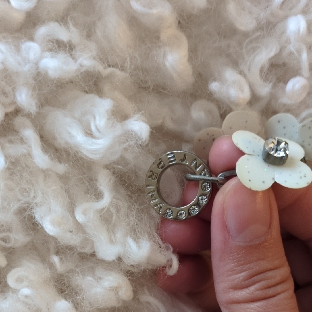 Anteprima Cream Floral Keychain - Picture 5 of 6